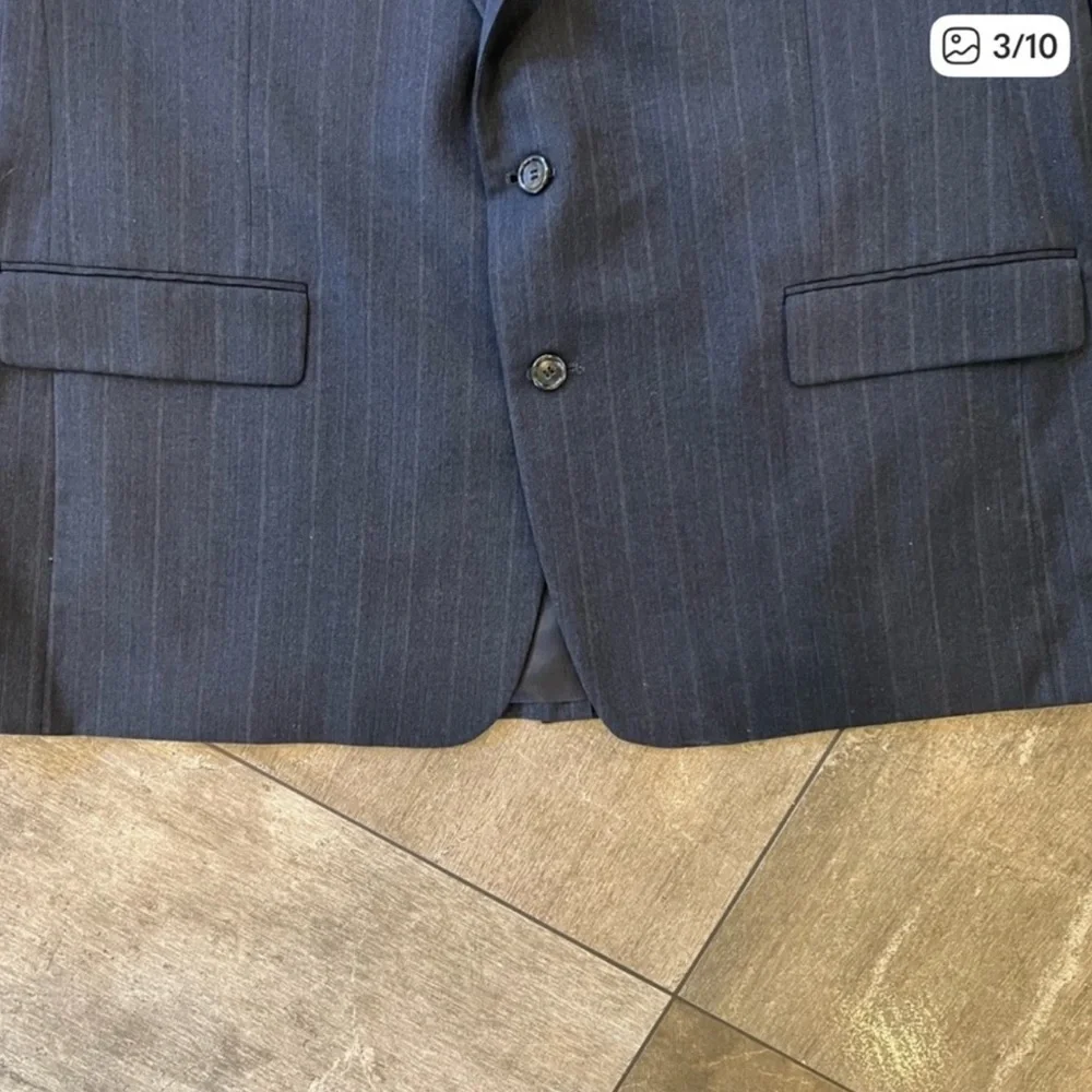 Turnbury Men's Navy Pinstripe Blazer 100% wool 56R like new